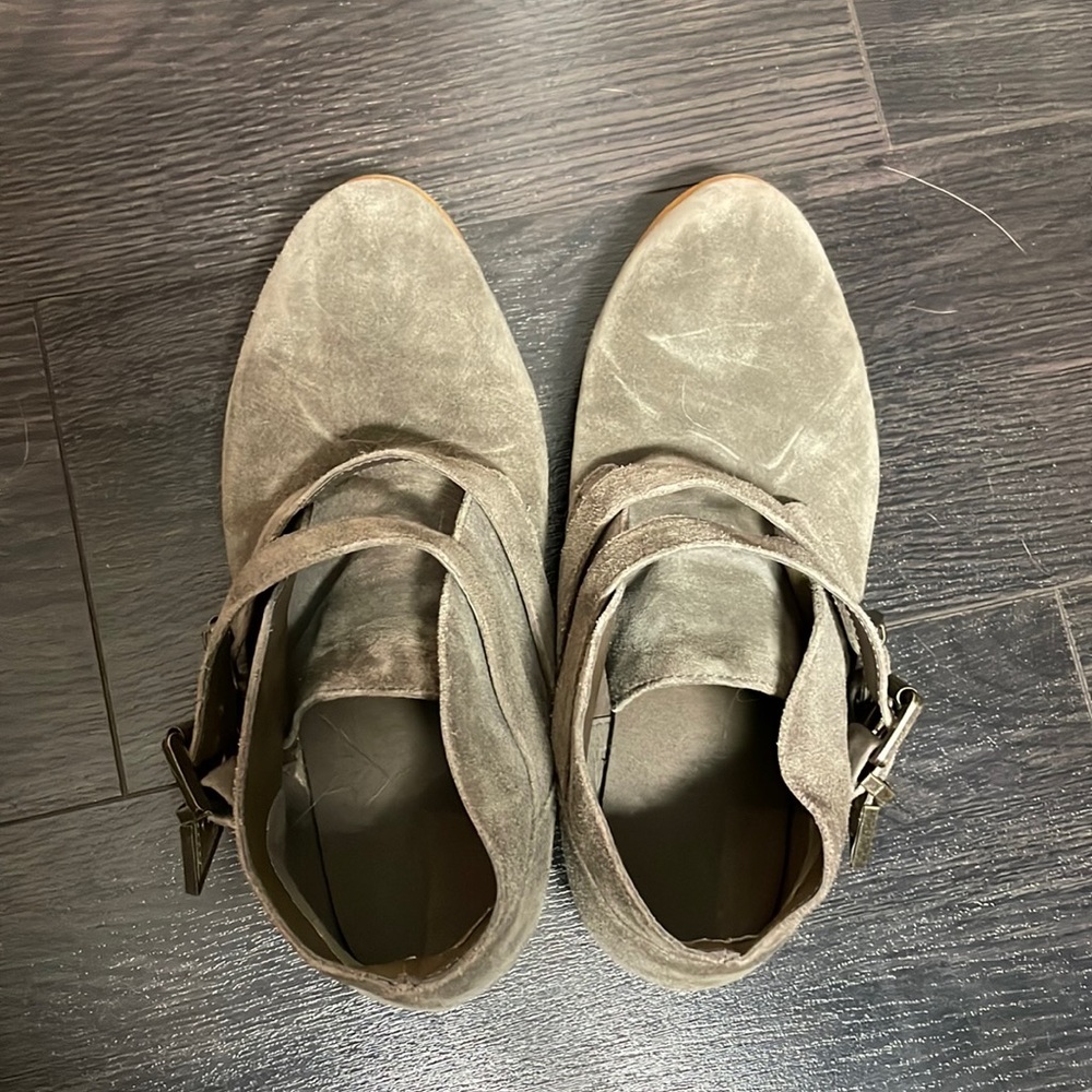 Volcom Getter Booties Suede Grey, Sz 8, lightly worn